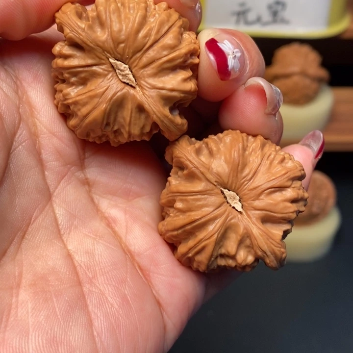 文玩核桃吊坠38白狮子