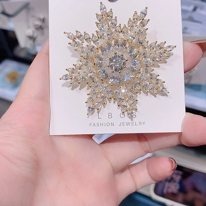 锆石铜合金雪花胸针 金色
