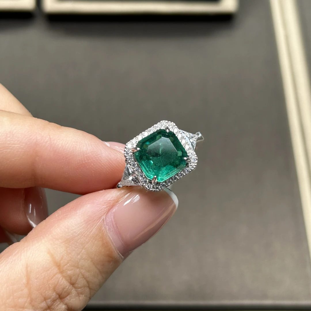 高奢定制YD-典藏轻奢祖母绿培育-精工豪镶注厚金戒指131