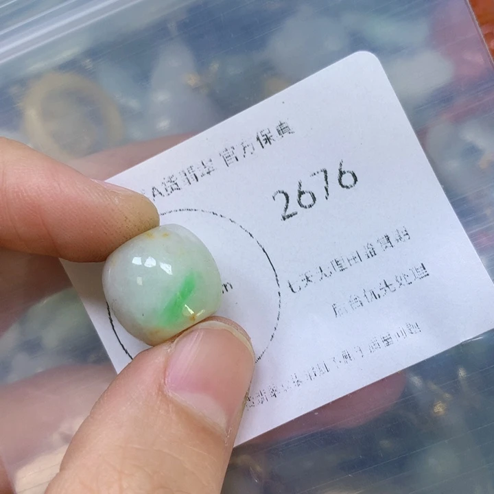 翡翠挂件未镶嵌翡翠
