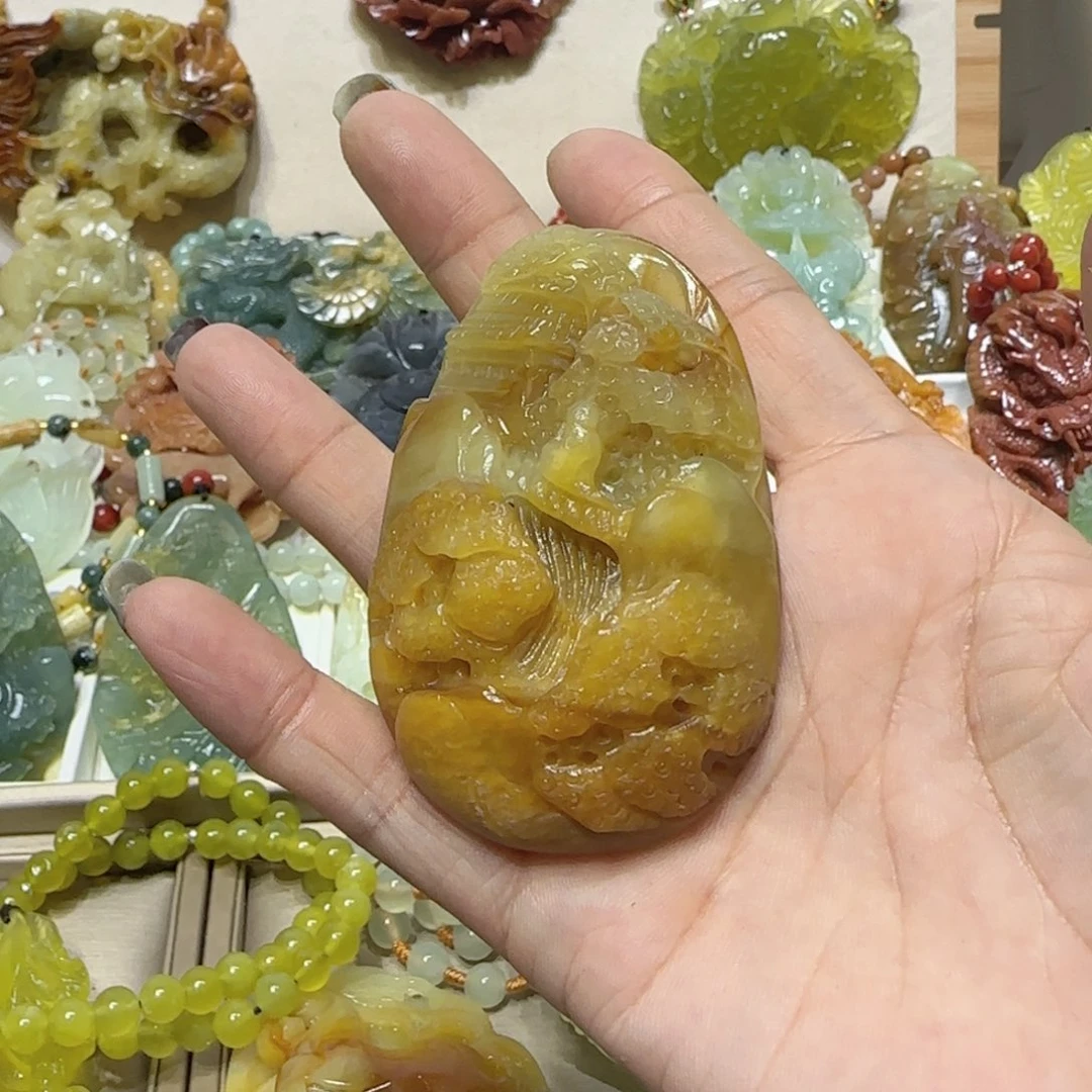 未镶嵌蛇纹石玉吊坠