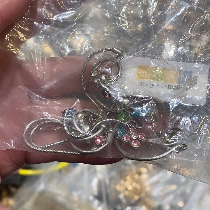 憨***姐中古香水项链手链耳饰耳钉锆石（处理）