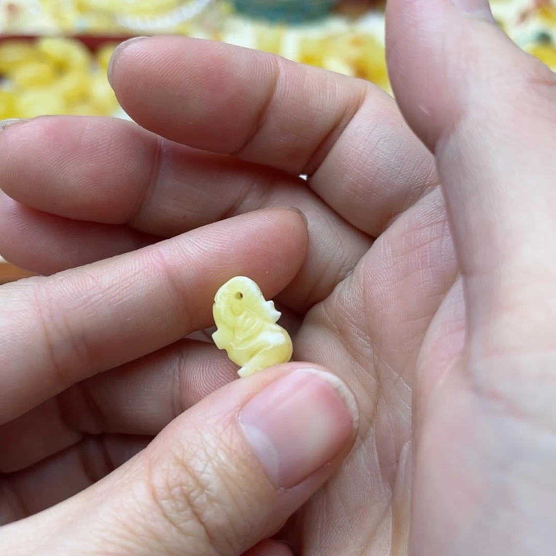 【闪购商品】蜜蜡裸石未镶嵌配饰