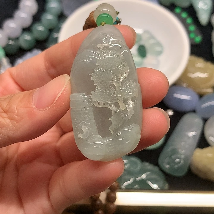 翡翠未镶嵌颈饰山水牌