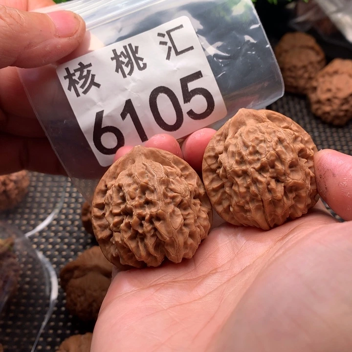 文玩核桃吊坠金麒麟40
