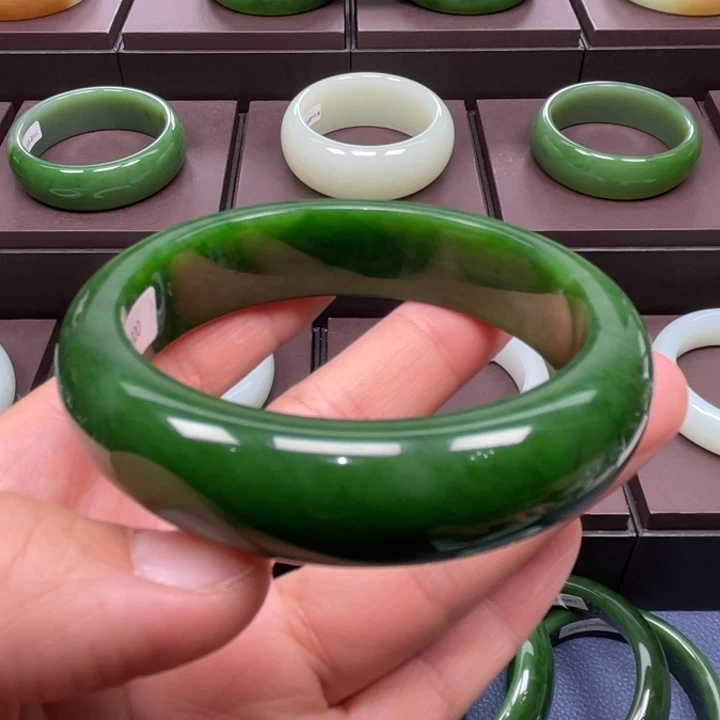 和田玉未镶嵌手镯