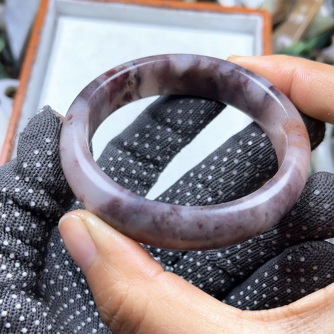 颈饰未镶嵌石英质玉