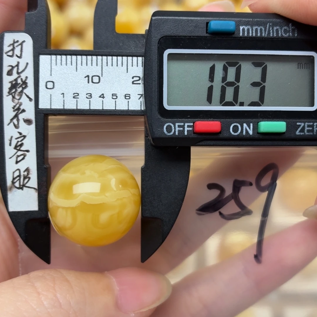 德***亚裸石蜜蜡未镶嵌蜜蜡