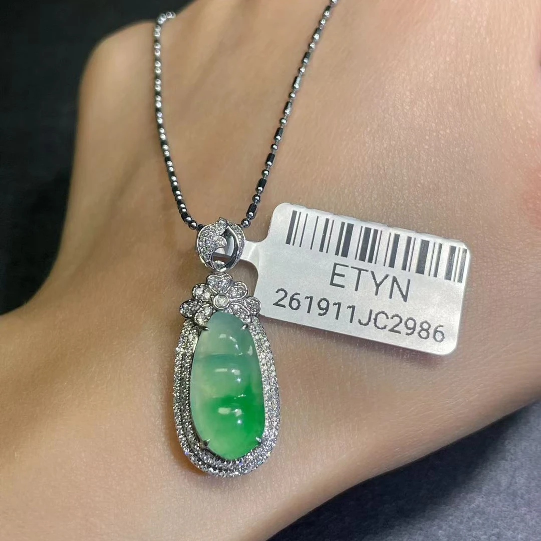 18k金镶嵌缅甸A货翡翠(不含链)