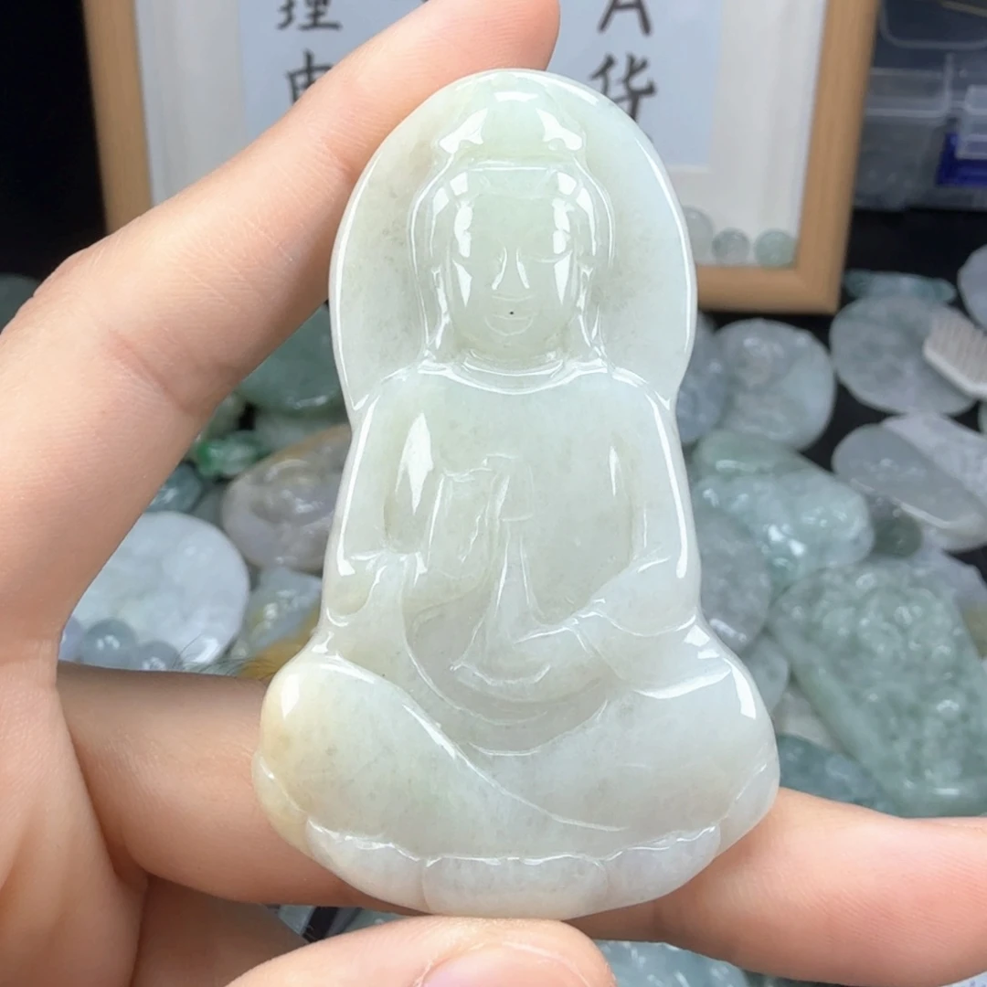 翡翠挂件未镶嵌翡翠