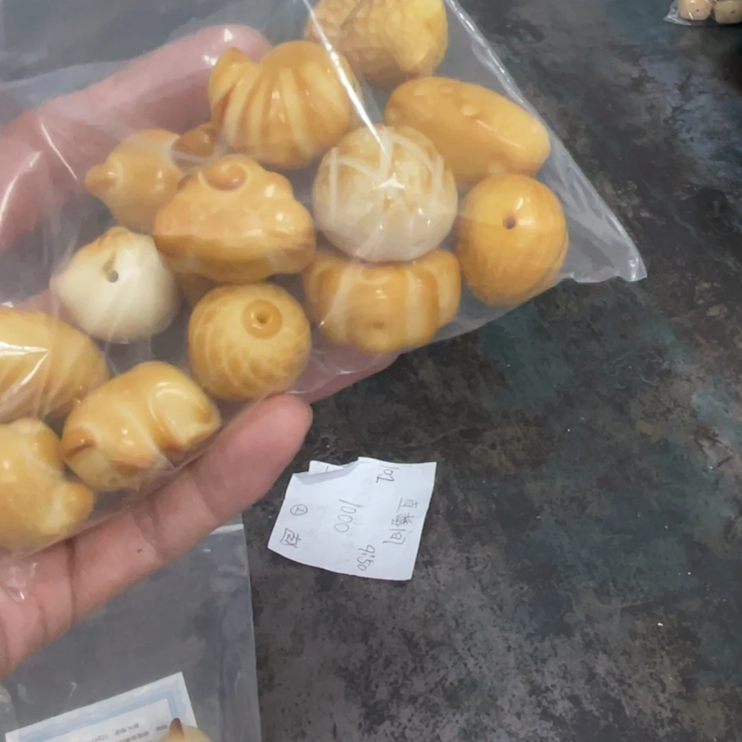 吊坠白玉菩提陈**?z18-25/16颗微瑕