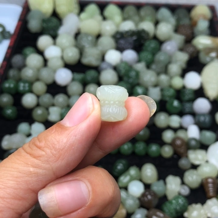 【闪购商品】和田玉未镶嵌颈饰一***哈
