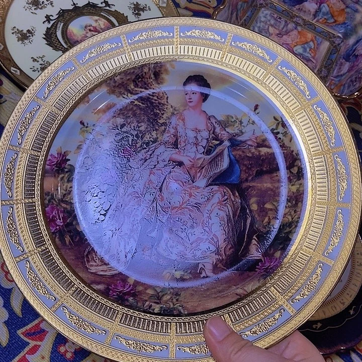 瓷片微瑕2只………………………………