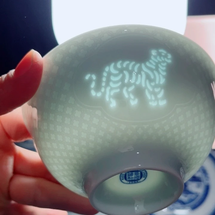 青花玲珑5寸饭碗生肖。虎