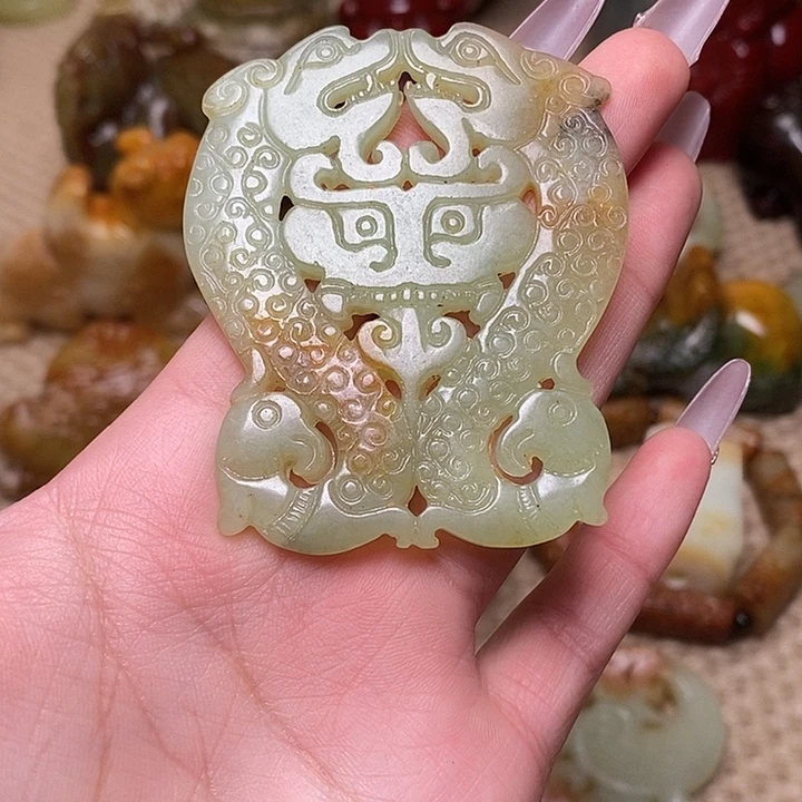 蛇纹石玉未镶嵌颈饰
