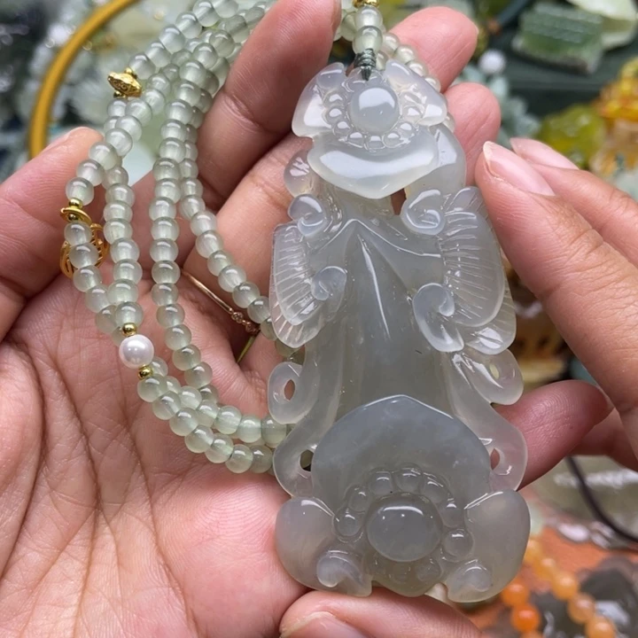 蛇纹石玉未镶嵌颈饰