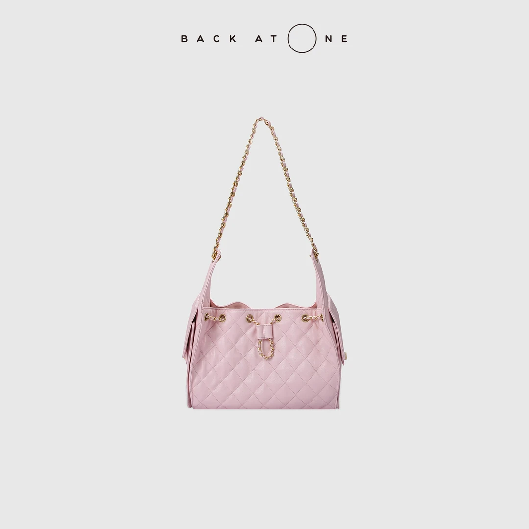 BACKATONE“粉黛绮梦”小香系列菱格链条抽带水桶包 BFF-8FM725K-K