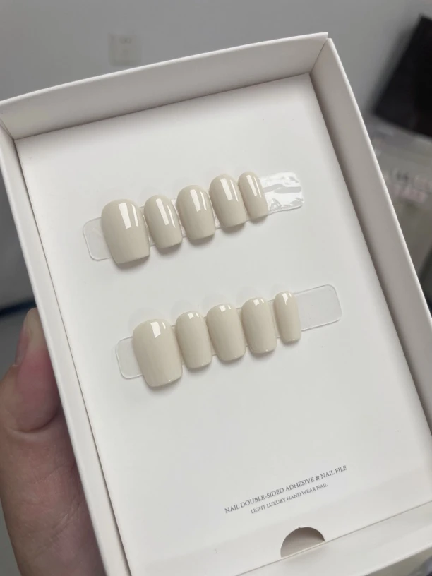 【酸奶白穿戴甲】纯手工穿戴甲显白裸色简约百搭穿戴式渐变美甲贴片
