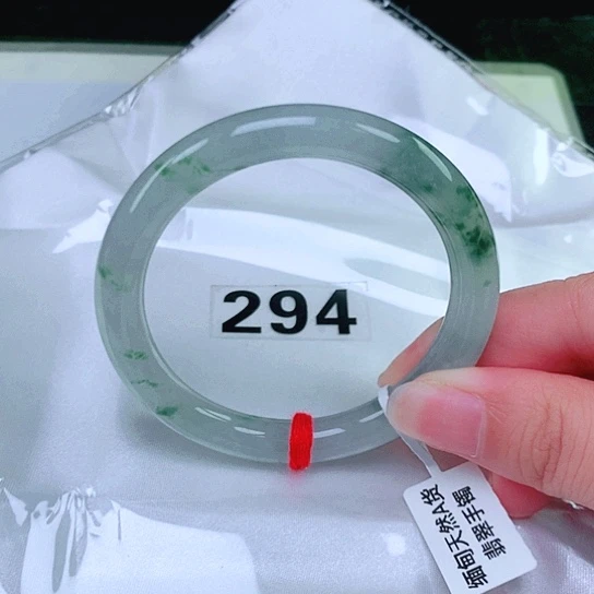 翡翠手镯未镶嵌翡翠手镯