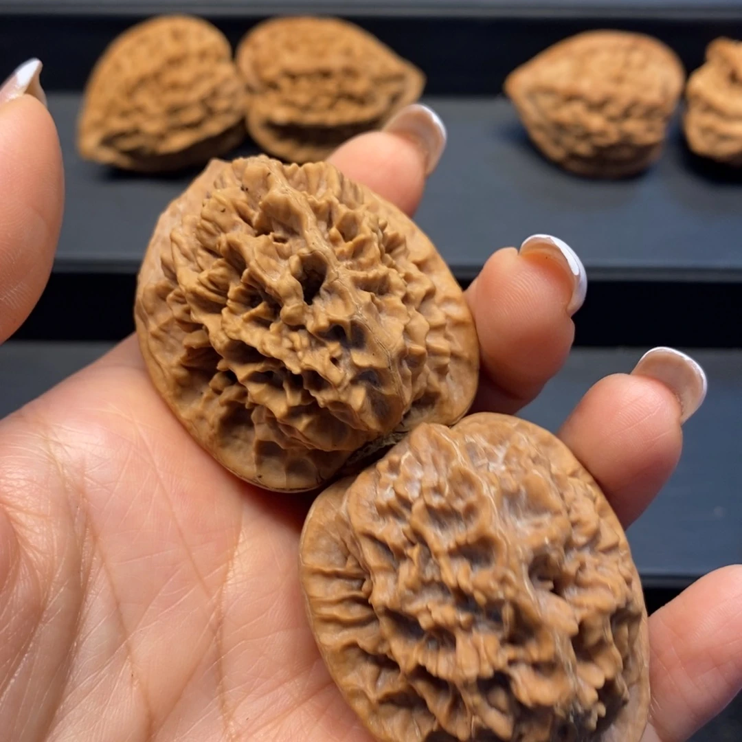 R****.秦岭南侧为三叠瀑布环绕之中