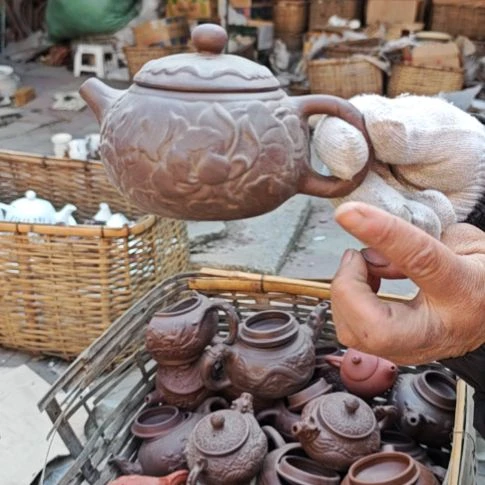 库存微瑕紫砂壶一个