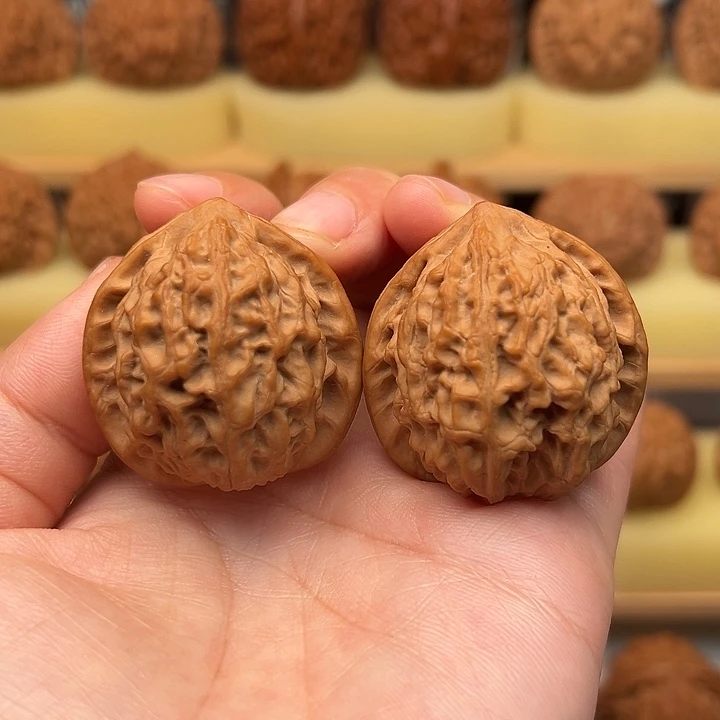 吊坠桃核金牛37+尺