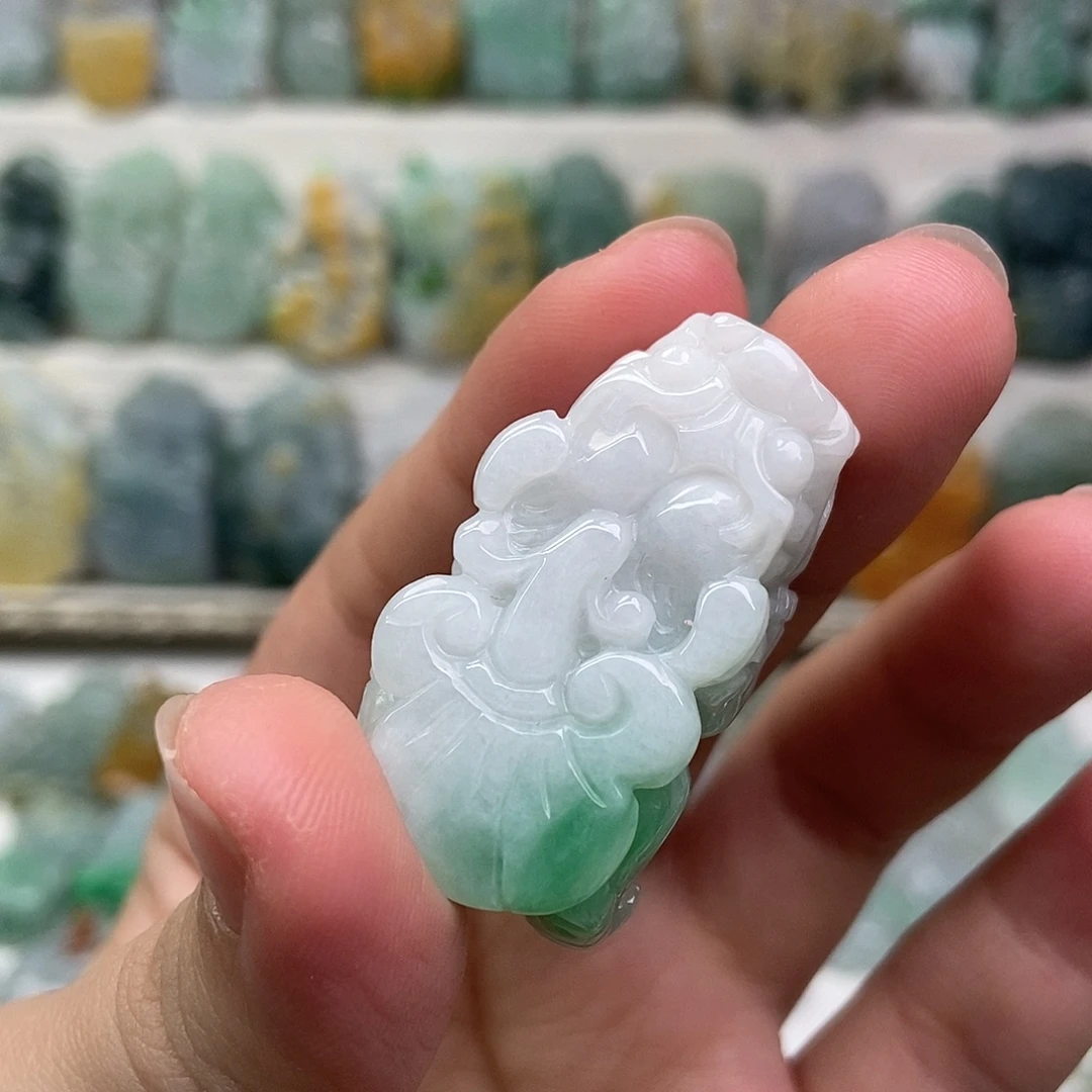 翡翠未镶嵌吊坠(赠链)