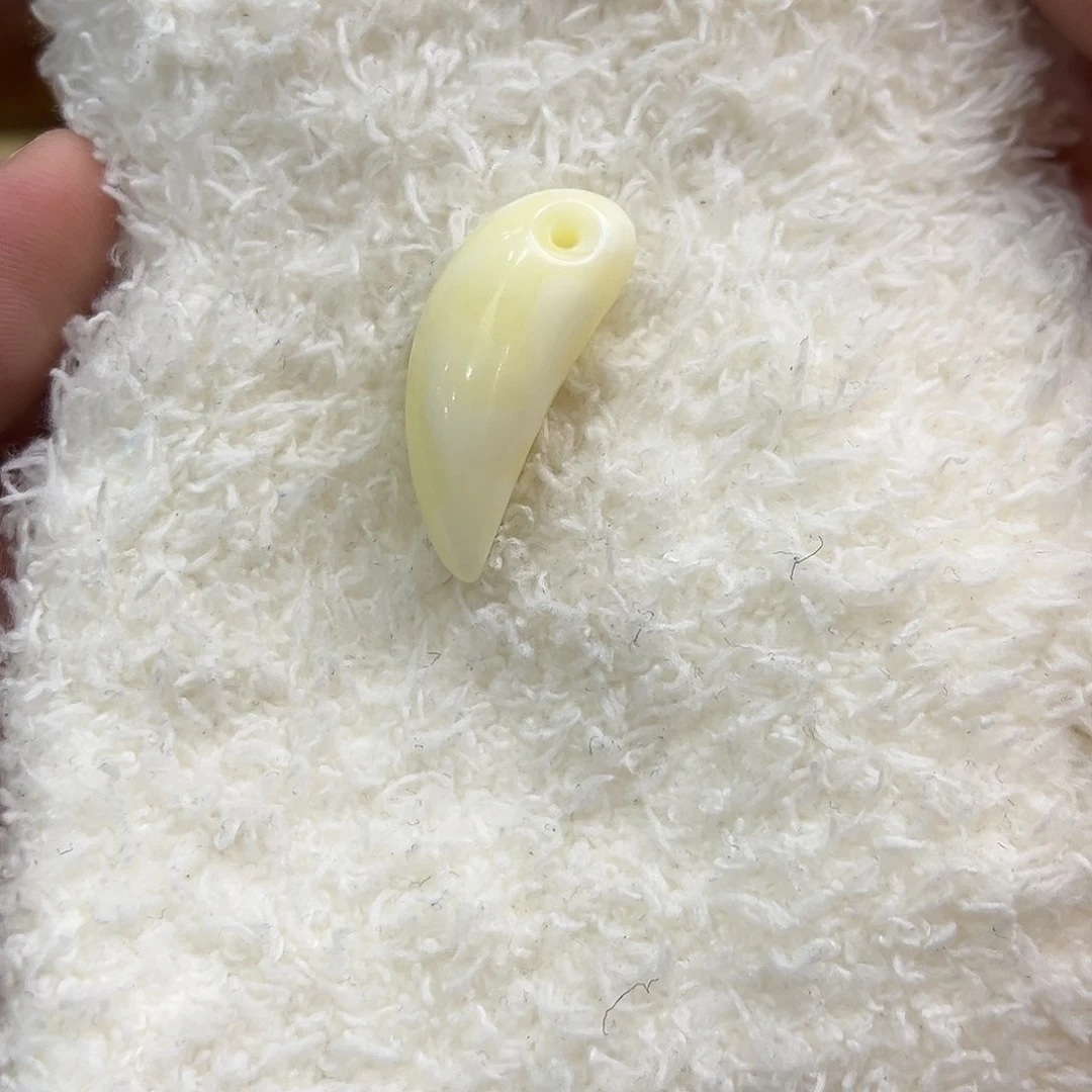 未镶嵌琥珀珠宝奇石