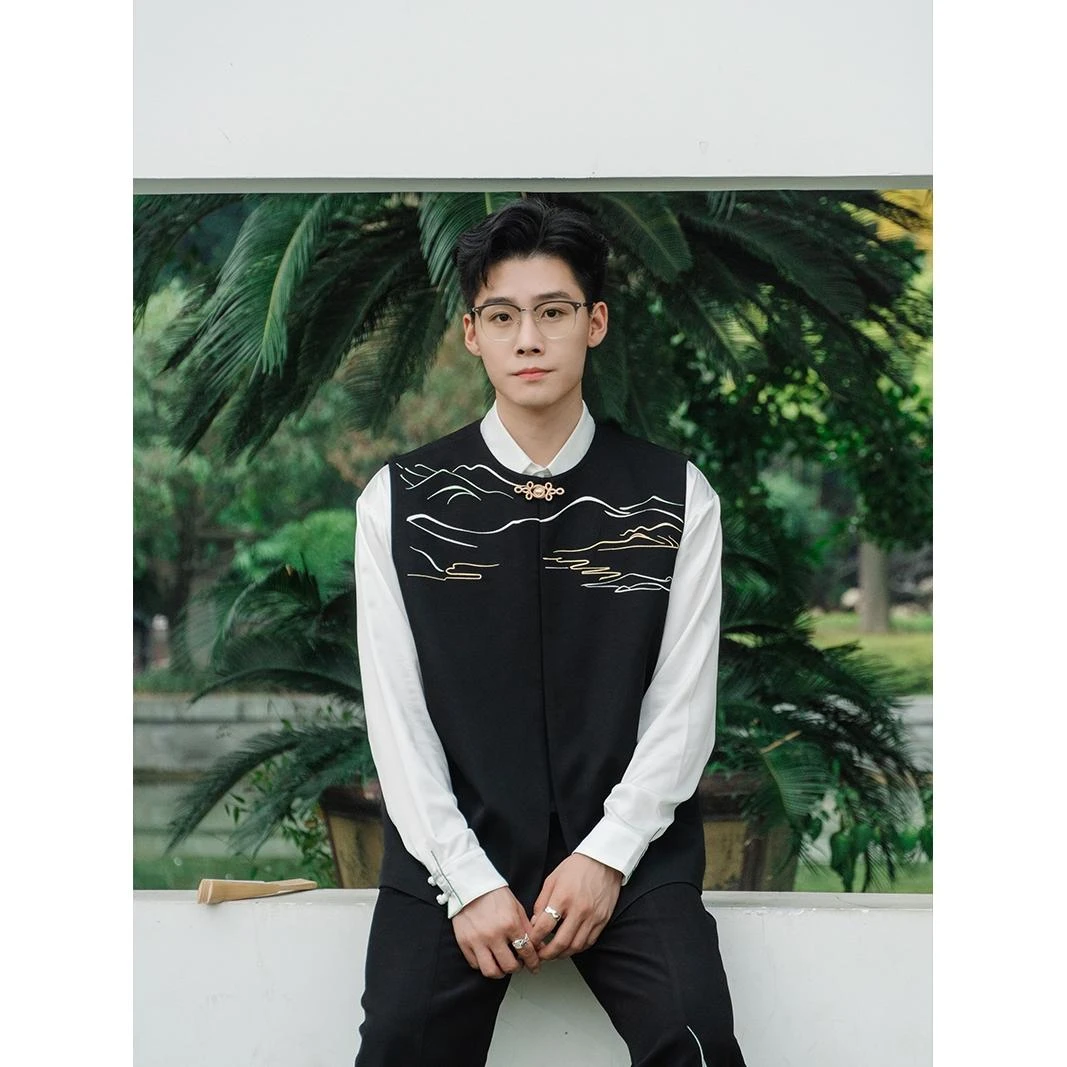 新中式男装刺绣圆领马甲男高级感中国风盘扣马夹复古中国风坎肩潮