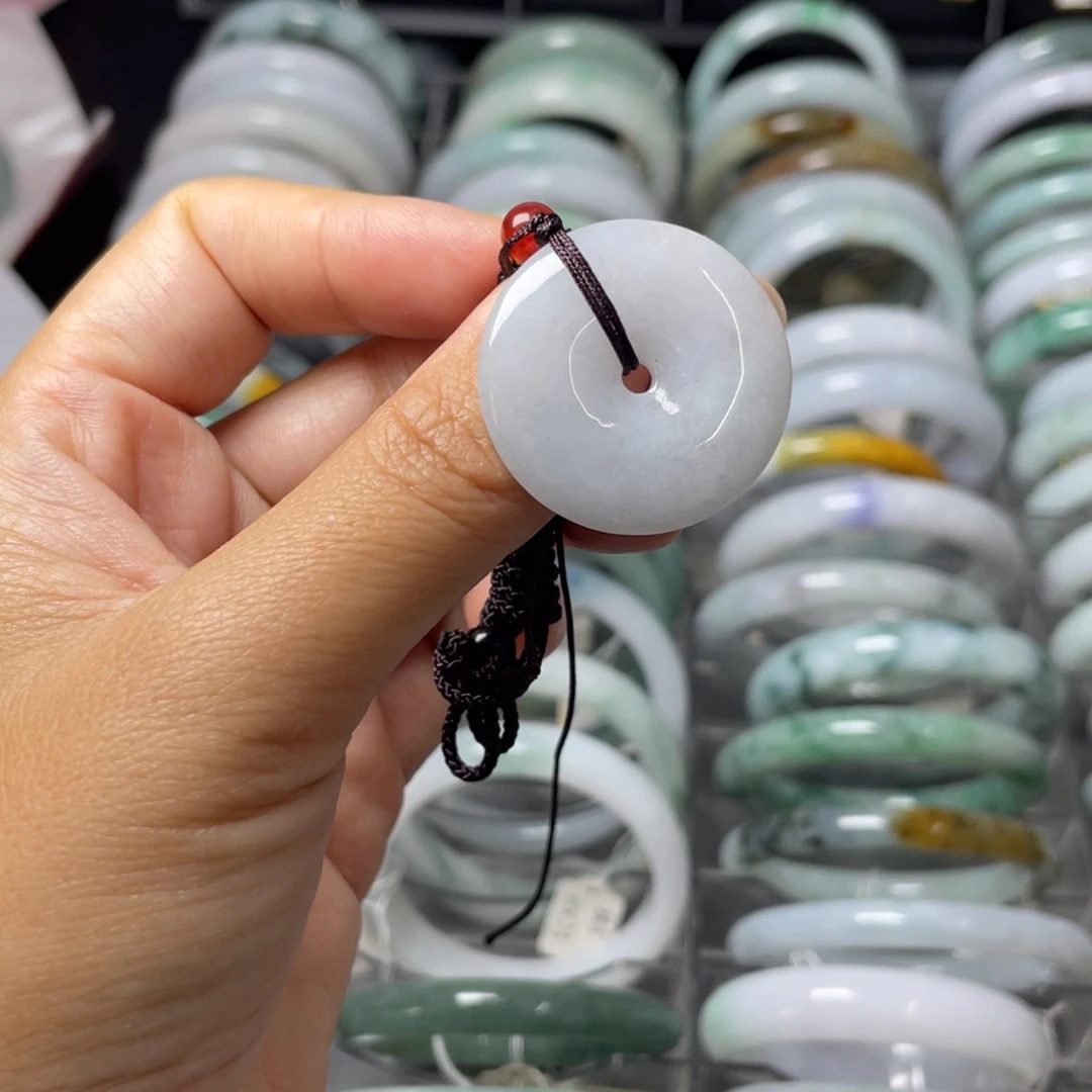 翡翠未镶嵌颈饰平安扣