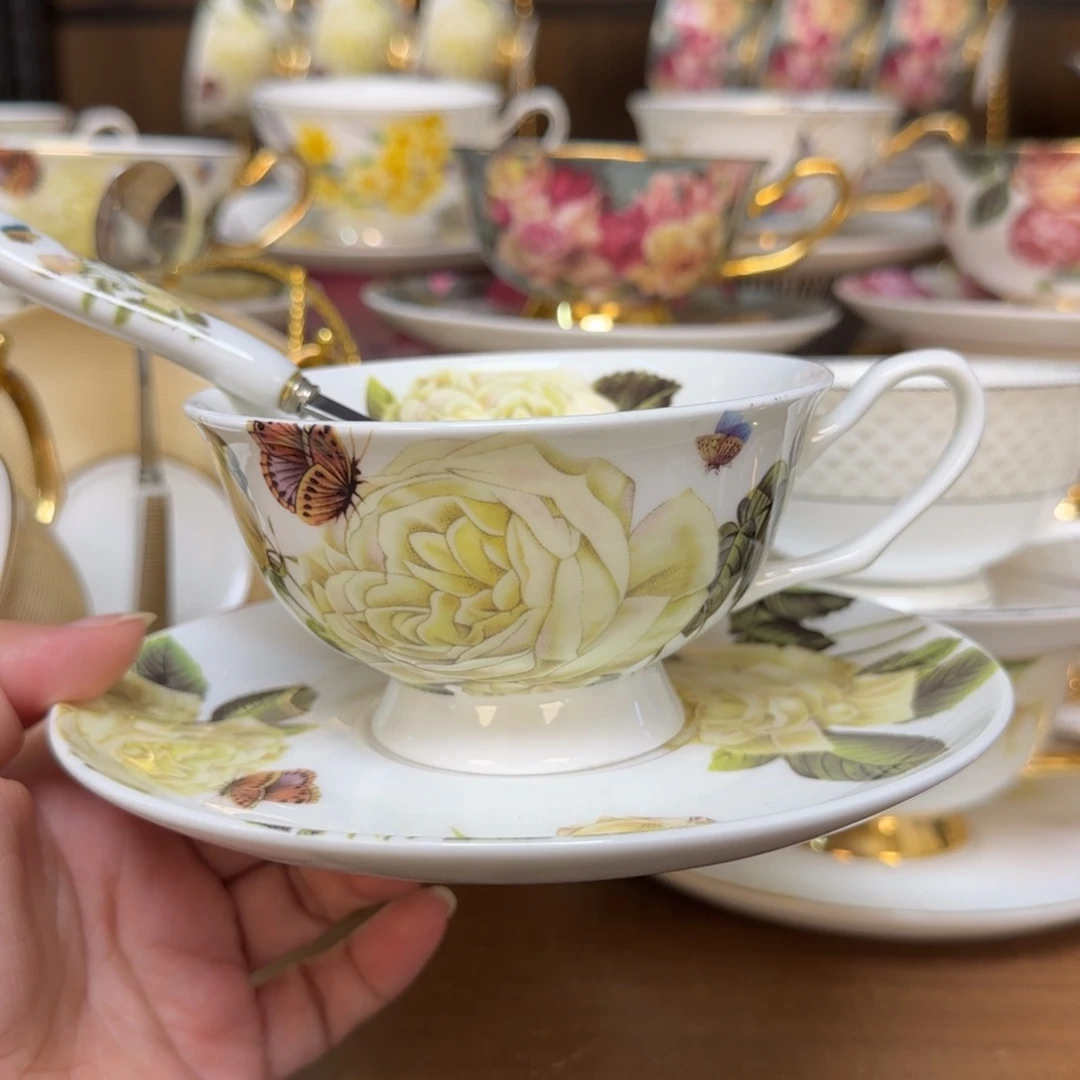 45%以上骨粉骨瓷素雅蝴蝶一杯一碟一勺快递装（拍两套送杯架）