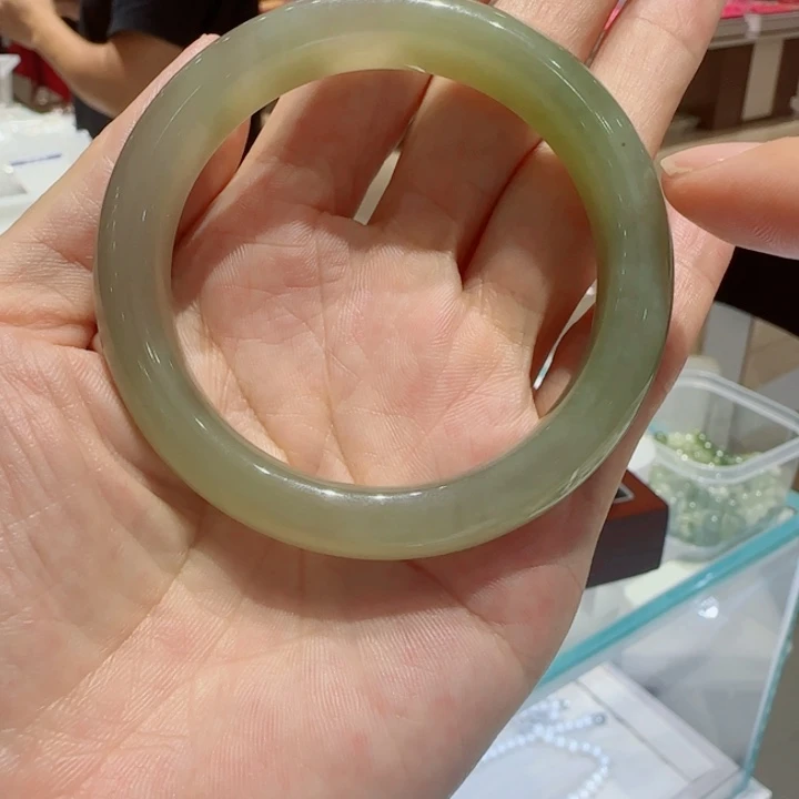 未镶嵌手镯和田玉681