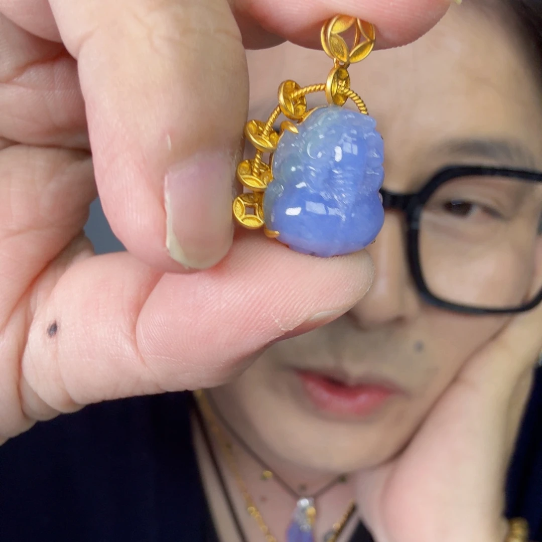 翡翠18K金镶嵌颈饰一件