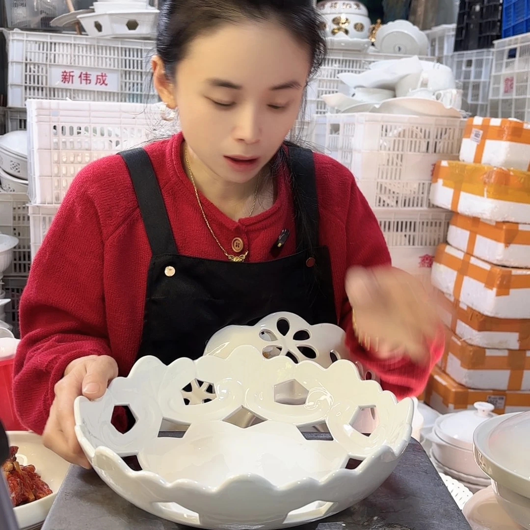 盘微瑕产品………足球水果盘一个
