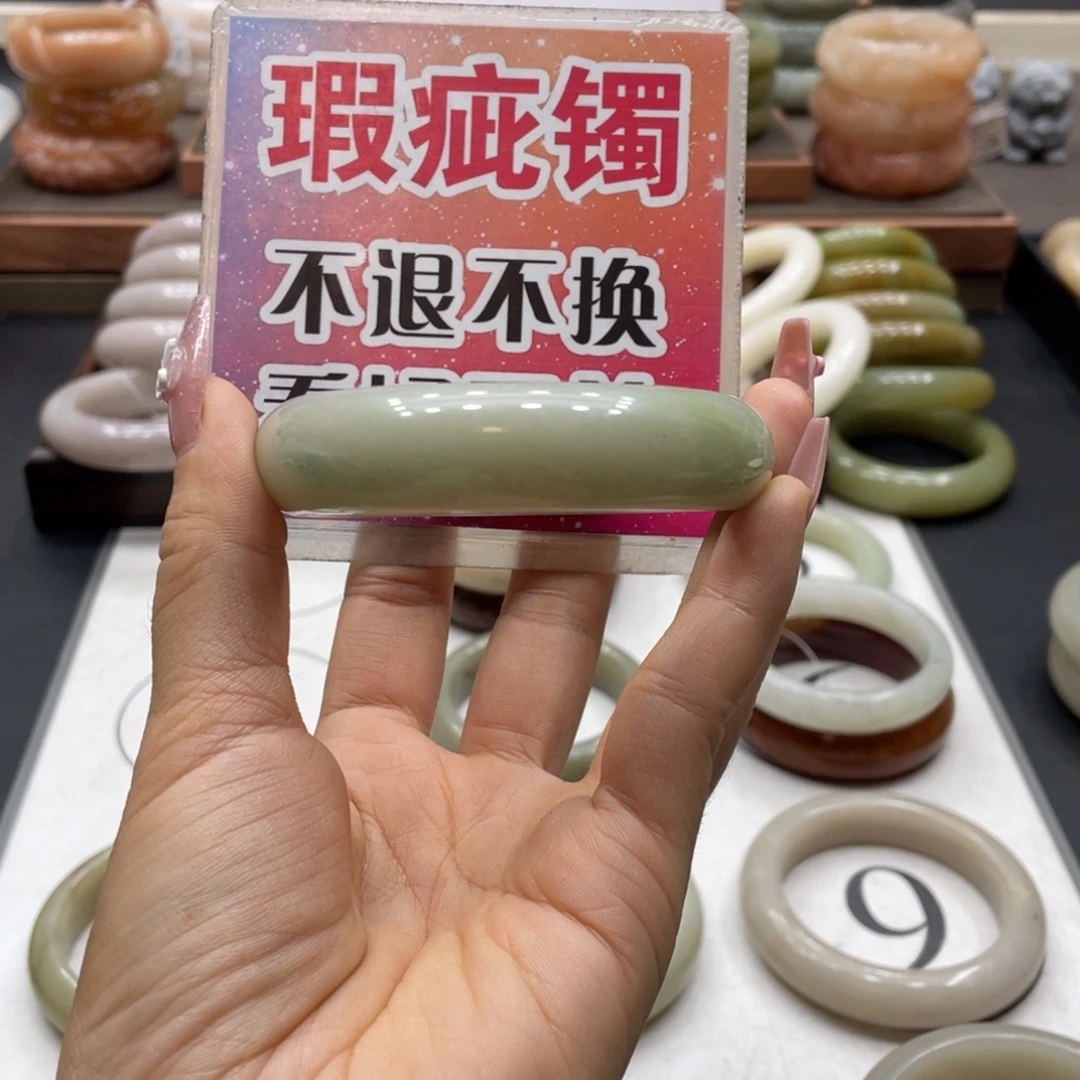 找***到石英质玉未镶嵌手镯