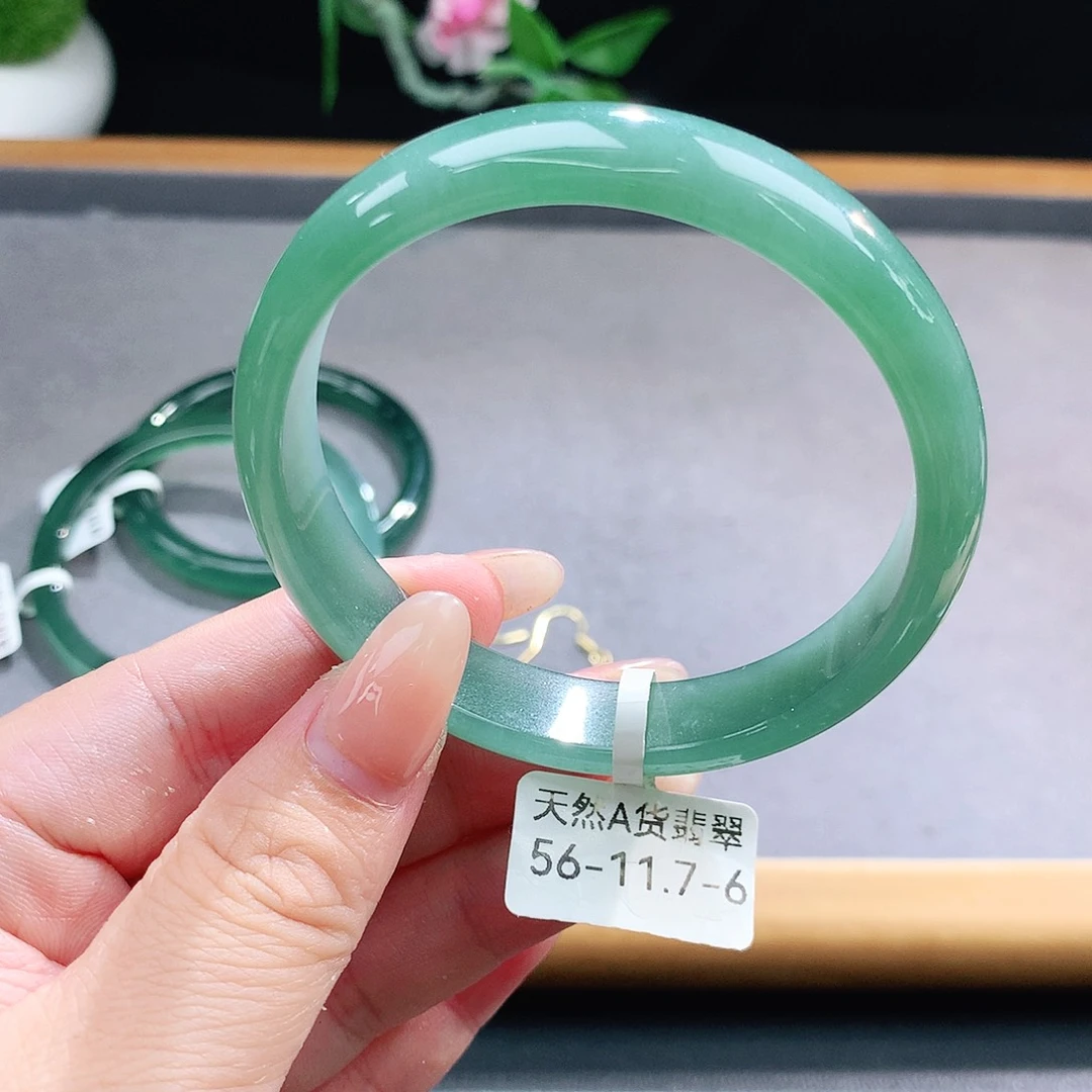 未镶嵌手镯（圆镯）翡翠