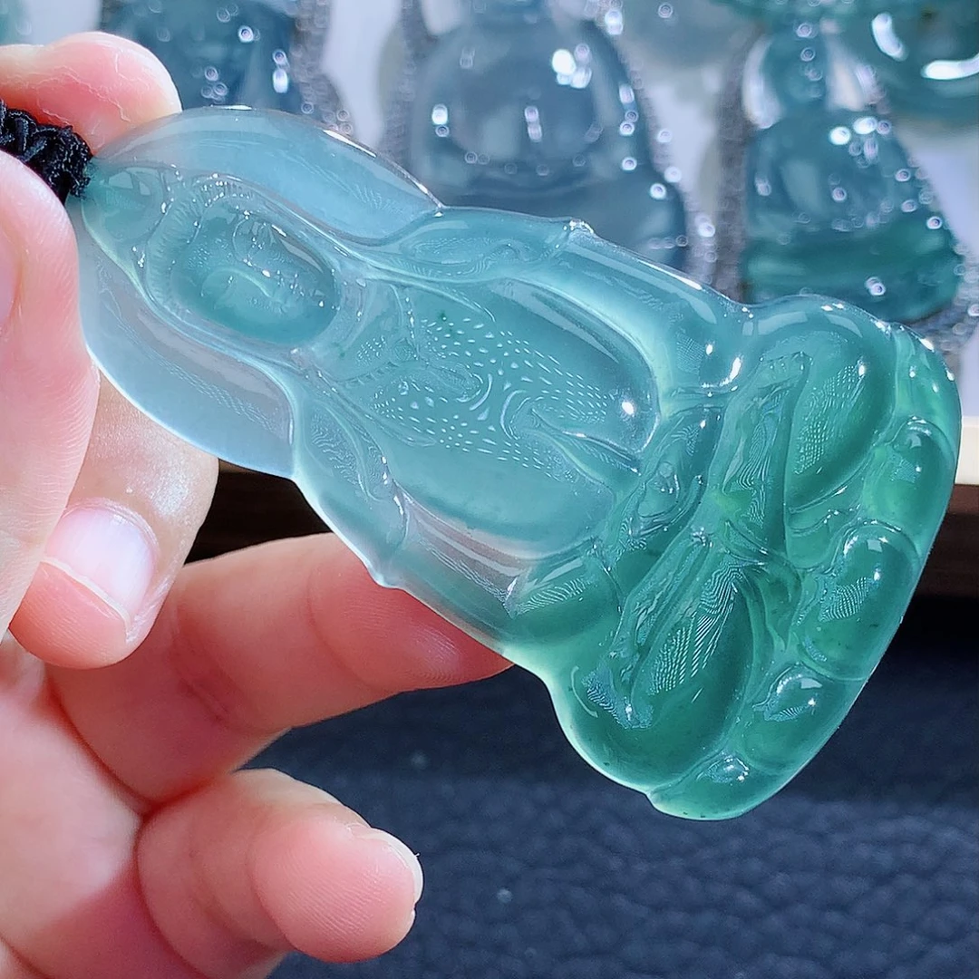 未镶嵌挂件翡翠豪****?翡翠
