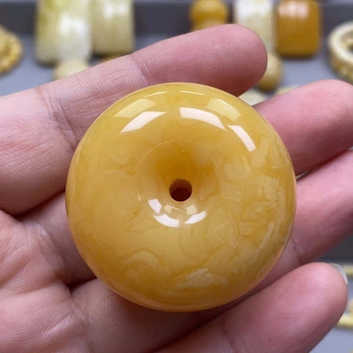 琥珀未镶嵌颈饰吊坠