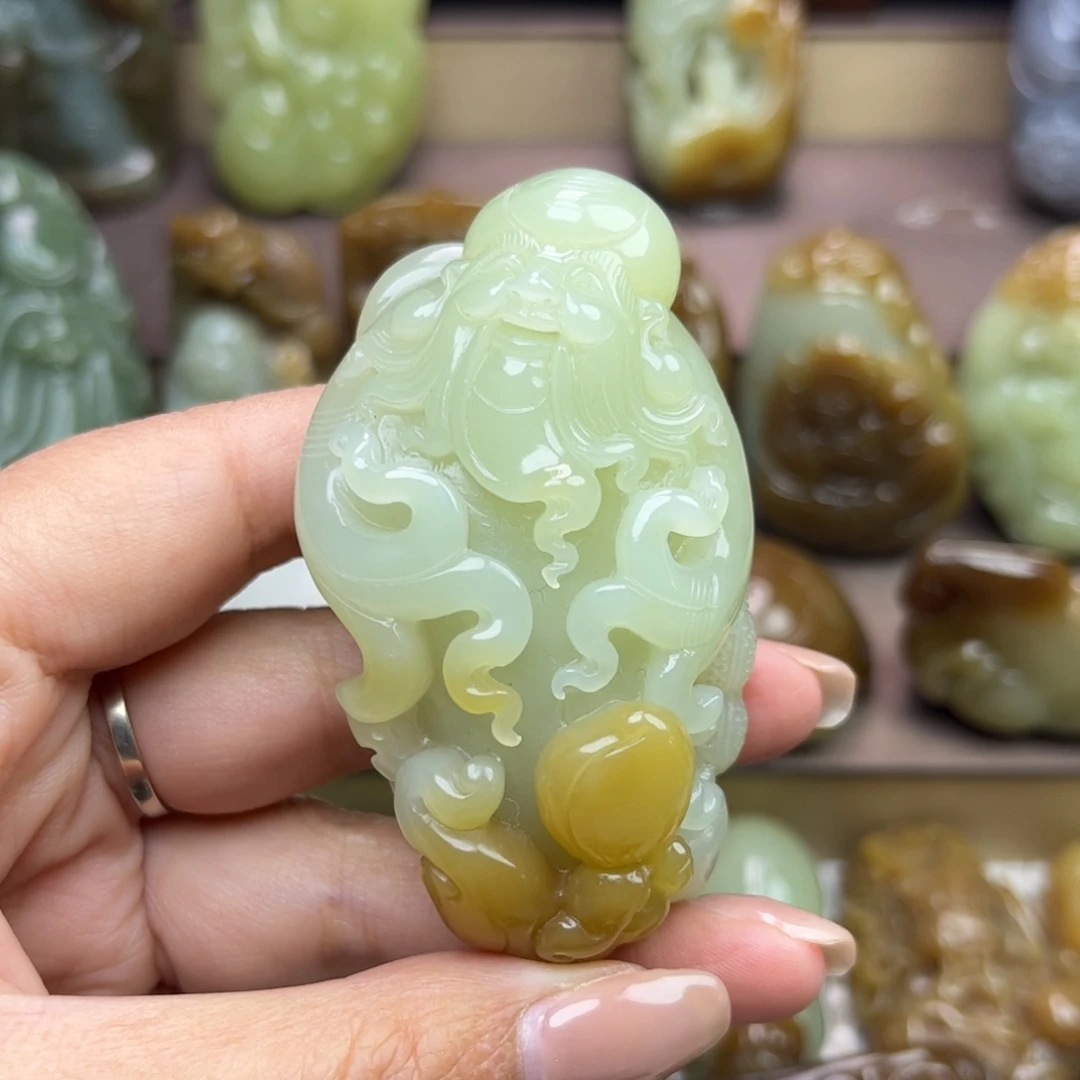 飞***翔和田玉未镶嵌把件