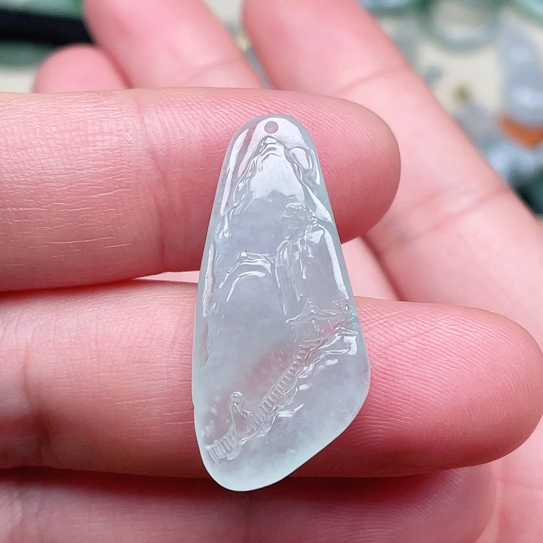 翡翠未镶嵌颈饰山水牌