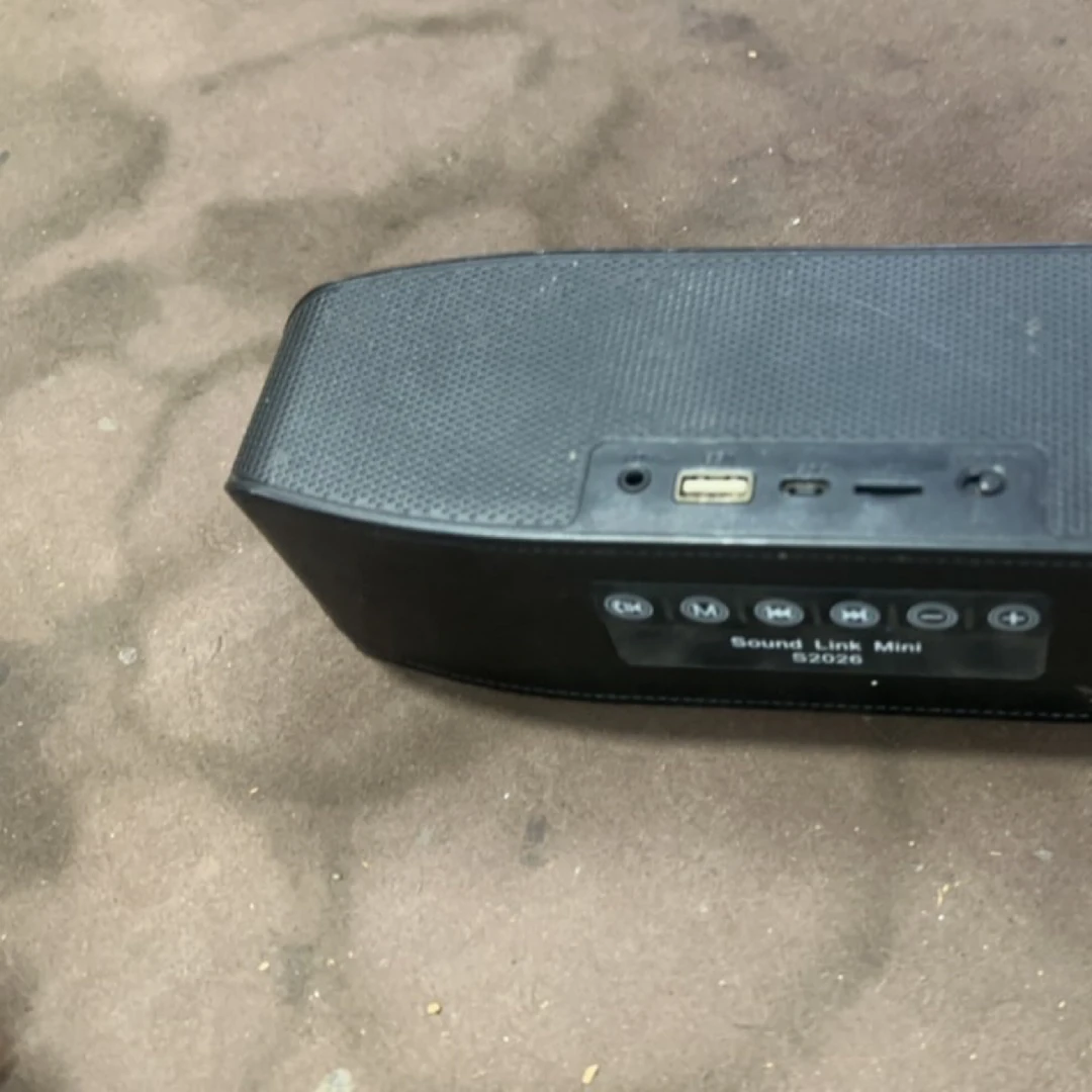 8新  黑色 蓝牙音箱