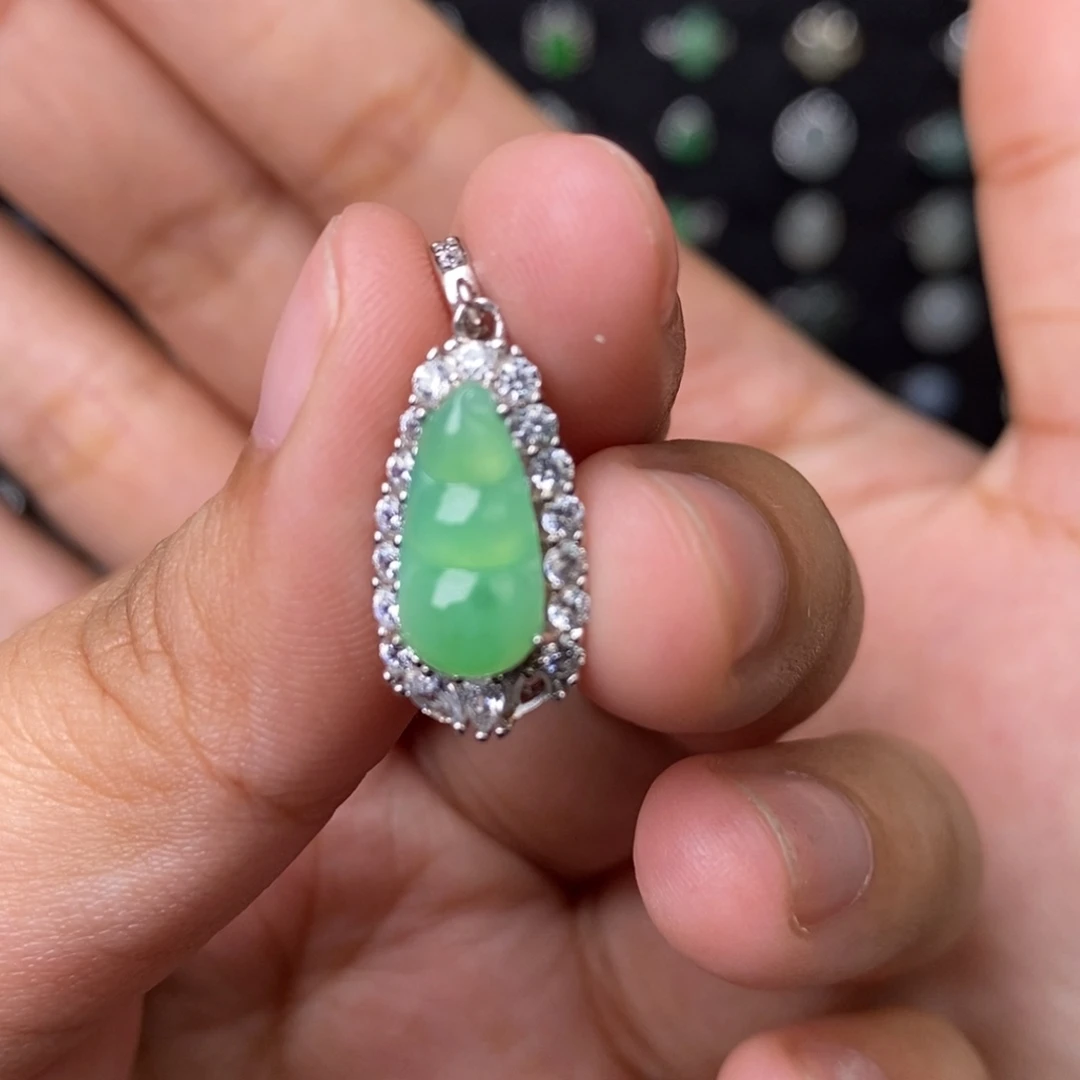 翡翠银S925镶嵌吊坠(赠链)