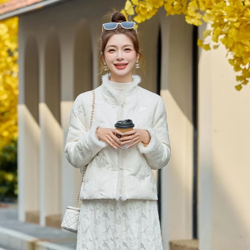DUCURNO新中式国风刺绣羽绒服女冬季2026新款时尚加厚保暖短外套