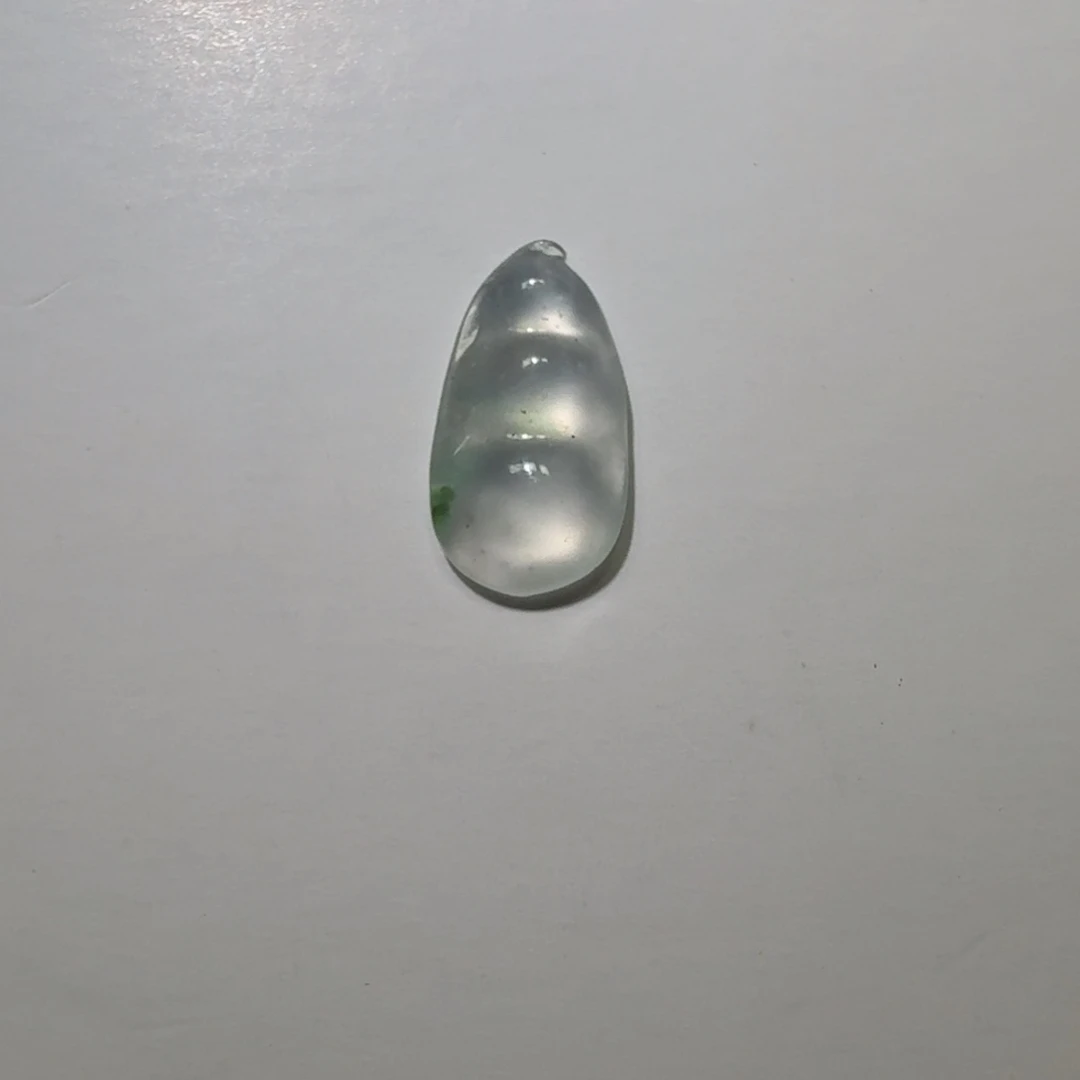 翡翠未镶嵌颈饰豆子