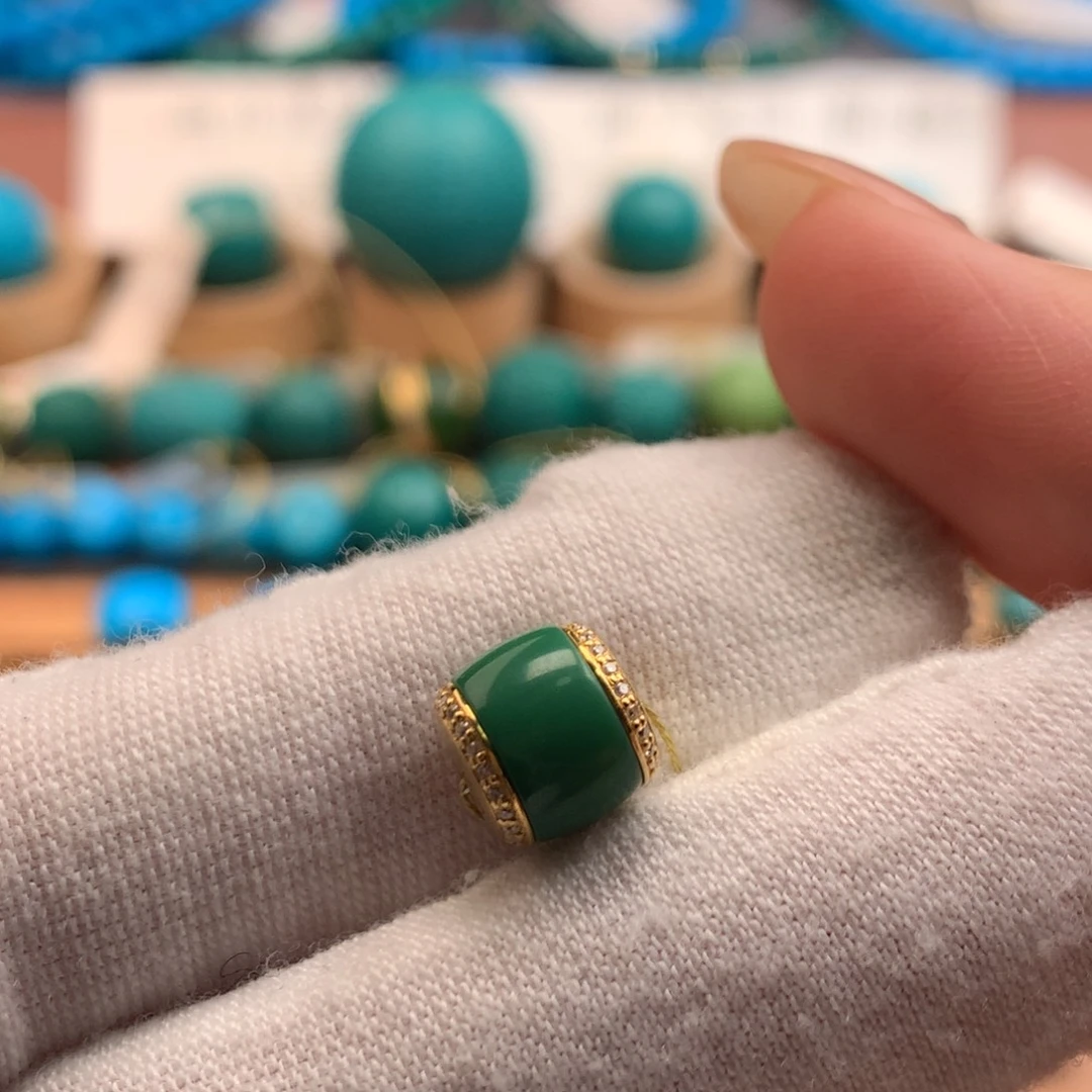 ****木绿松石未镶嵌绿松石