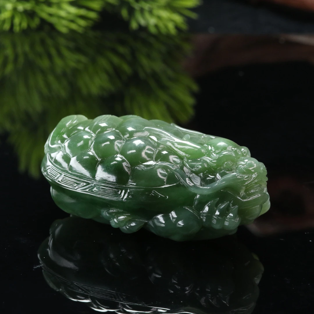 35和田玉俄七碧玉猫眼玉兔（周春龙作）/600492北京中保拍卖