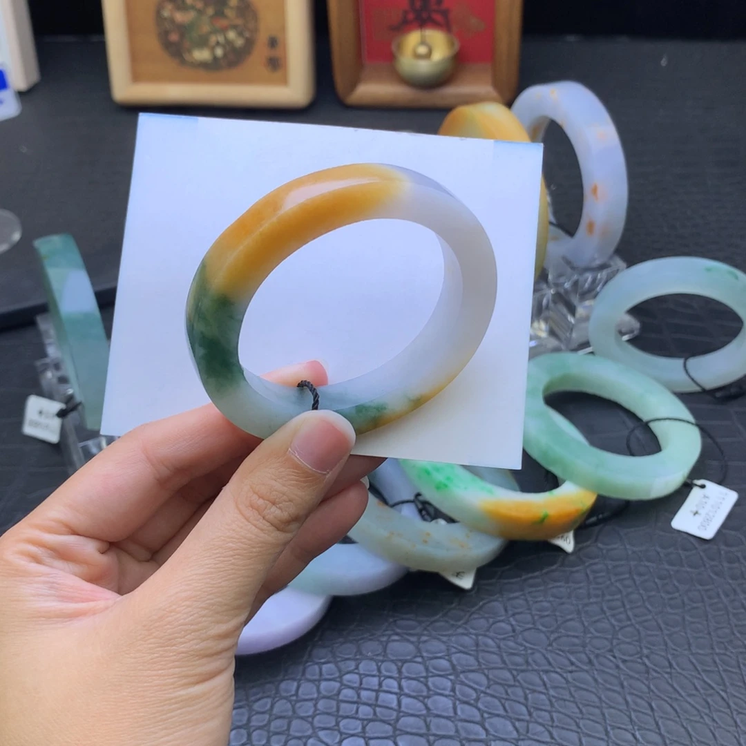 定制翡翠未镶嵌翡翠手镯