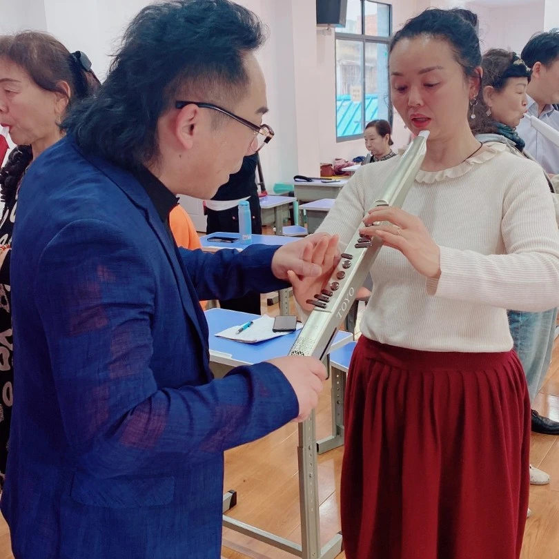 学习钢琴，声乐，电吹管就来乐舞琴行面对面教学教会会茉莉花演奏