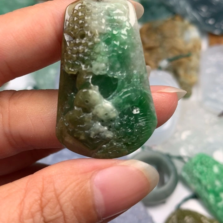 翡翠未镶嵌颈饰翡翠