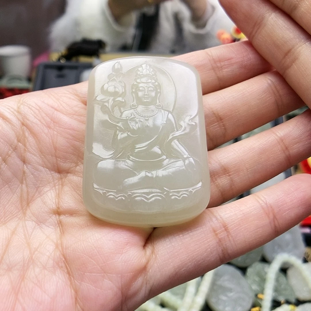 和田玉颈饰未镶嵌修*者